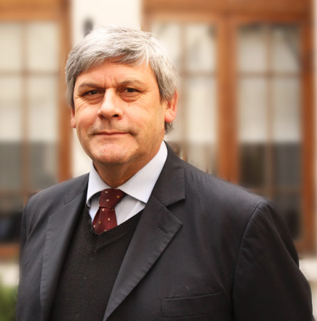 Dr. Gonzalo Valdivia C.