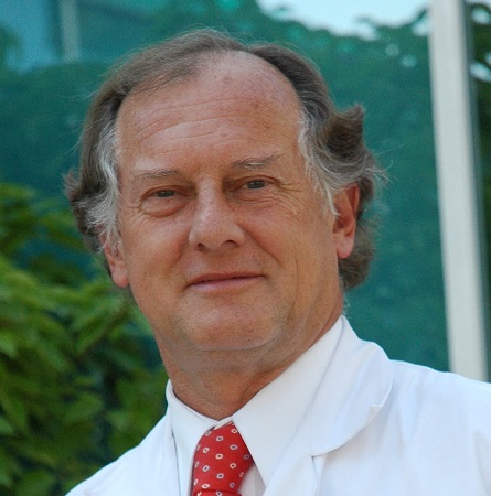 Dr. Alejandro Raddatz E.