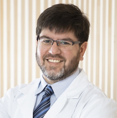 Dr. Raúl González C.